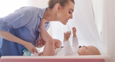 Comment garder le bébé calme pendant le changement de couche
