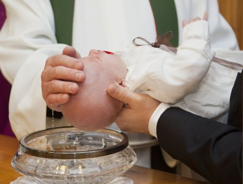 Comment organiser le baptême de votre bébé de la meilleure manière