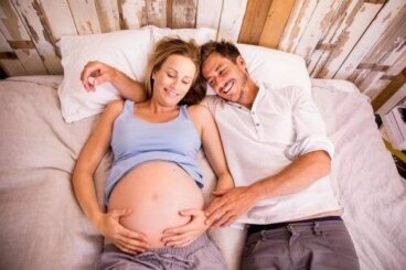 La couvade : les symptômes de la grossesse chez les hommes