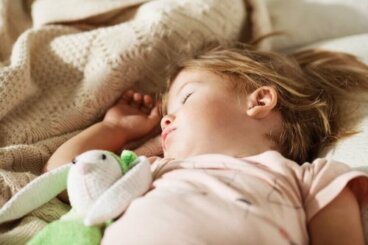 3 astuces pour faire dormir l'enfant dans son lit