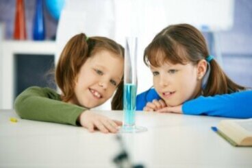 4 expériences scientifiques à faire avec les enfants