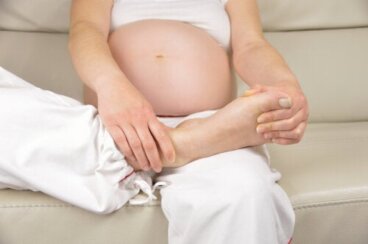 10 remèdes maison en cas d'oedème des jambes pendant la grossesse