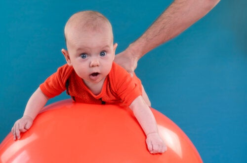4 exercices qui aident bébé à soutenir sa tête