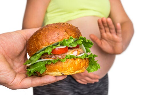 6 aliments dangereux pendant la grossesse à l'extérieur de la maison
