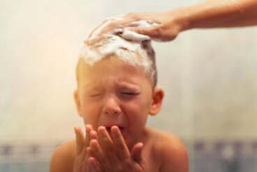 Mon enfant ne veut pas prendre son bain : astuces pour lui faire aimer