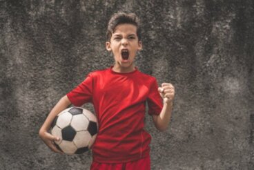 Sports: comment apprendre aux enfants à jouer sans agressivité?