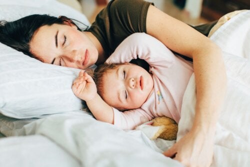 Même si mon enfant n'est plus un bébé, j'adore dormir à côté de lui