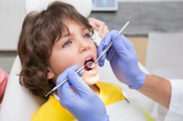 Quand et à quelle fréquence dois-je emmener mon enfant chez le dentiste ?